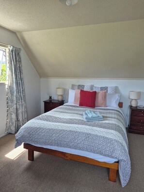 2 室のベッドルーム、アイロン / アイロン台、WiFi (無料)、ベッドシーツ