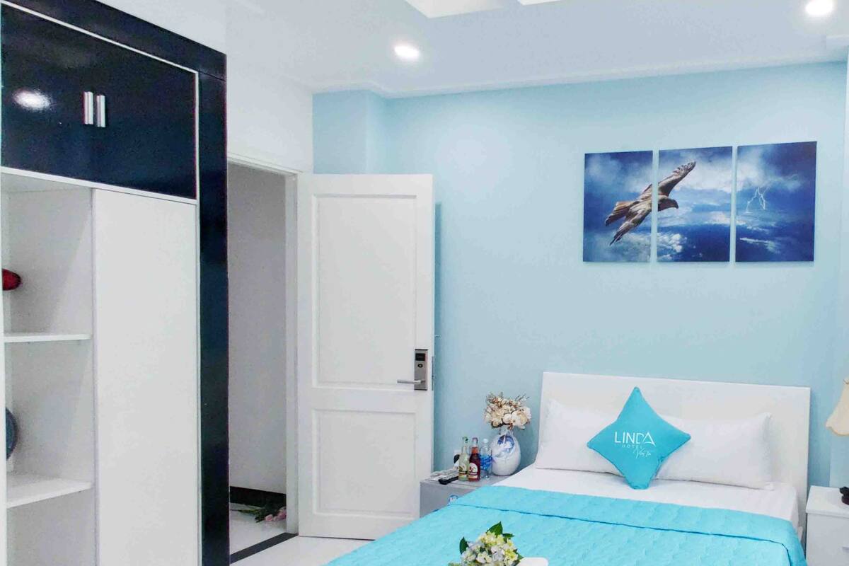 Standard Double Room Single Use, Mountain View | Desk, blackout drapes, soundproofing, WiFi (free)