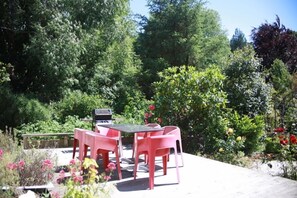 Outdoor dining - Charming villa on tree-lined street (Dunedin City)