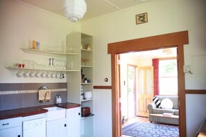 Interior - Charming villa on tree-lined street (Dunedin City)