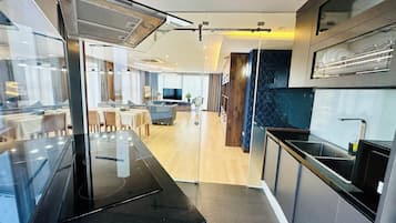 Ropa de cama de alta calidad y minibar