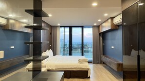 全景頂樓客房 | 高級寢具、迷你吧、客房內保險箱、遮光布/窗簾