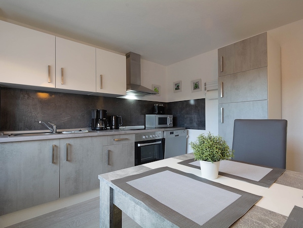 Køleskab, mikrobølgeovn, ovn, opvaskemaskine