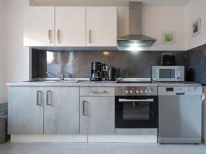 Kühlschrank, Mikrowelle, Ofen, Geschirrspüler