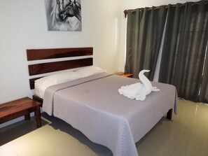 Departamento, 2 habitaciones, vista al mar | Cortinas blackout, insonorización y ropa de cama 