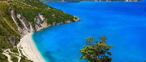 Beach nearby, sun loungers, beach towels