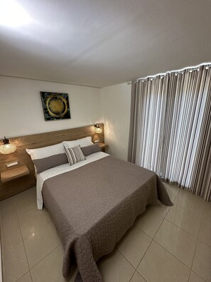 2 室のベッドルーム、セーフティボックス (室内)、アイロン / アイロン台、旅行用ベビーベッド