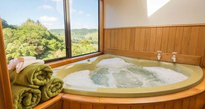 Entfliehen Sie im Trees-Lake Okareka * Free WIFI