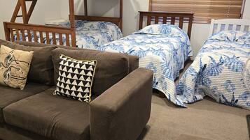 5 Schlafzimmer, Bügeleisen/Bügelbrett, WLAN