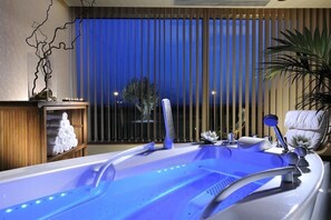 Banyera d'hidromassatge coberta