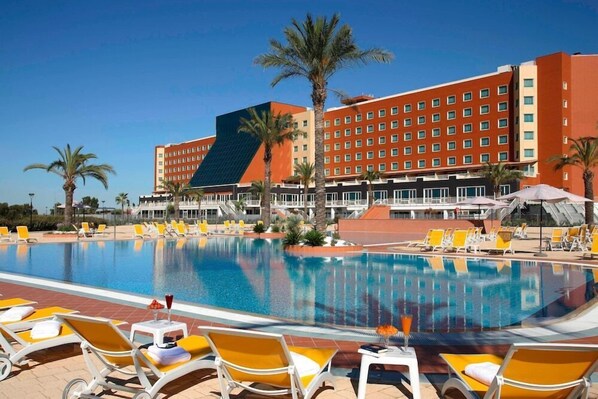 حمّام سباحة خارجي