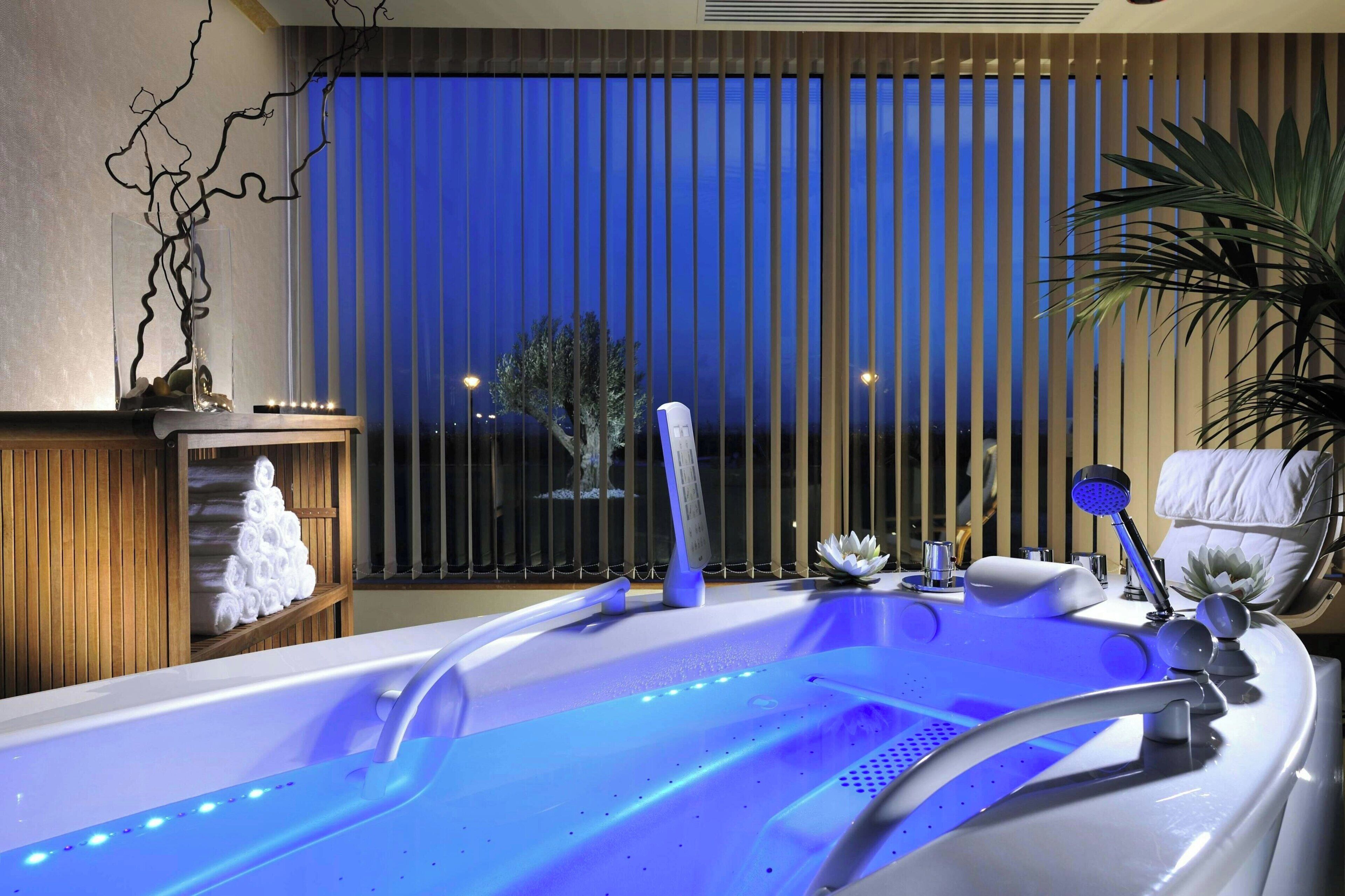 Indoor spa tub