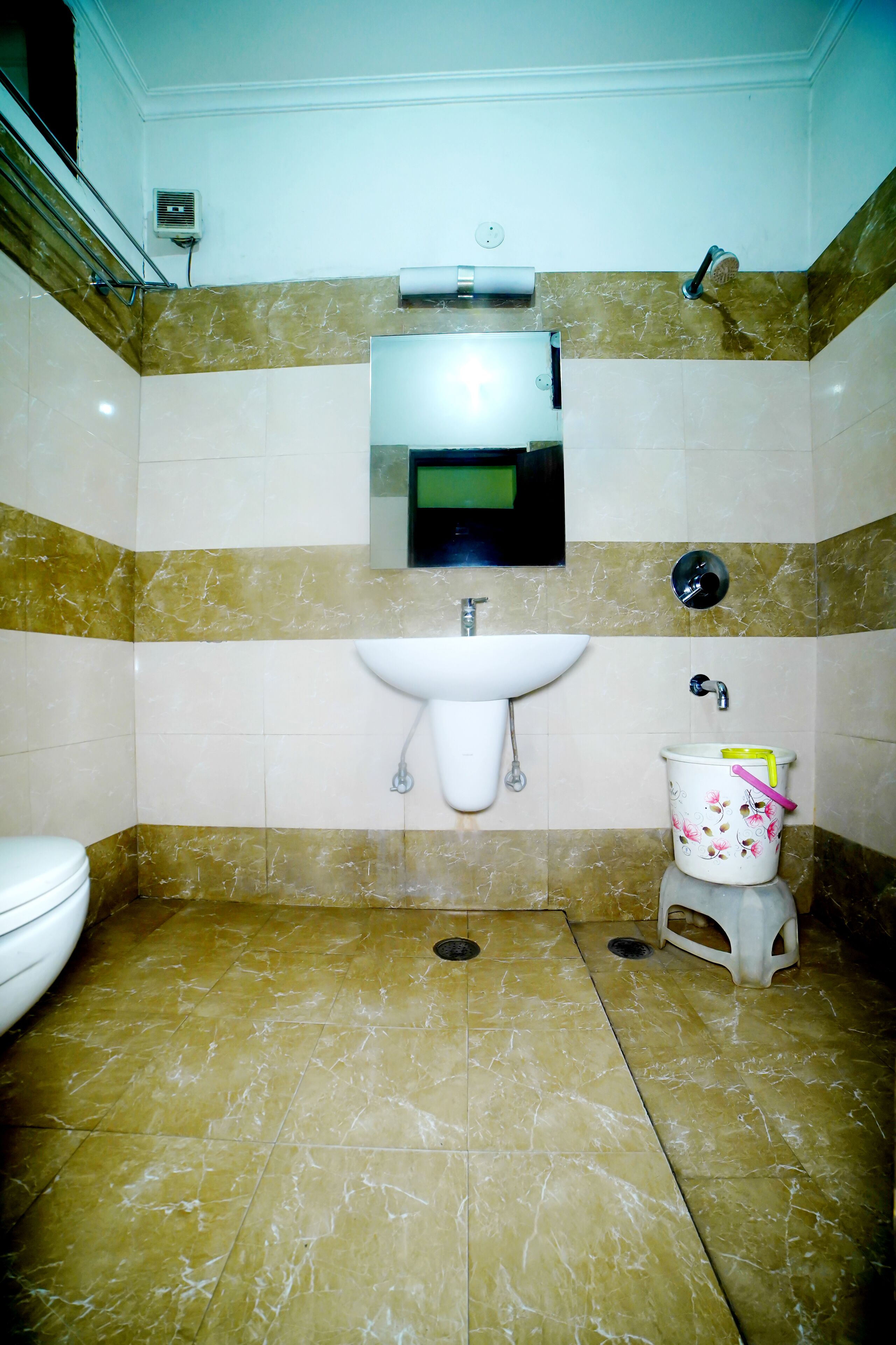 Family Room | Bathroom | Shower, free toiletries, slippers, towels