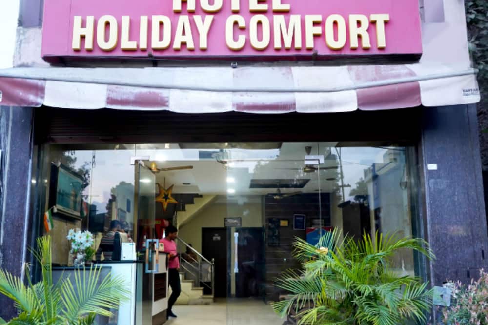 Hotel Holiday Comfort - 800 mts from Jallianwala Bagh, Amritsar