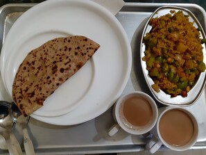 Daily continental breakfast for a fee - Hotel Holiday Comfort - 800 mts from Jallianwala Bagh, Amritsar (Amritsar)