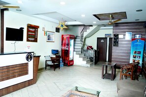 Reception - Hotel Holiday Comfort - 800 mts from Jallianwala Bagh, Amritsar (Amritsar)