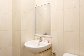 Habitación Deluxe con 2 camas individuales | Lavabo del cuarto de baño