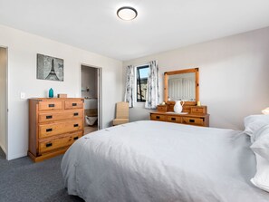 4 quartos, ferros/tábuas de passar roupa, Wi-Fi, roupa de cama