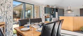 Mount Iron Magic - Wanaka Holiday Home