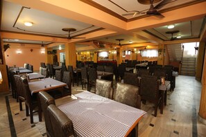 Dining - Hotel New Mamta (Srinagar)
