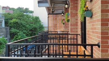Comfort driepersoonskamer, balkon, uitzicht op stad | Uitzicht vanaf balkon