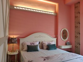 Classic Double Room, 1 Queen Bed, Balcony, City View | Desk, soundproofing, free WiFi, bed sheets