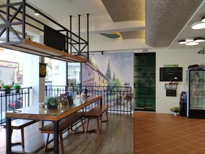 Lobby sitting area - Teacher Cai Homestay (Liuqiu)