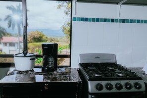 Fridge, microwave, coffee/tea maker, toaster - 180* PACIFIC VIEW, STUDIO APARTMENT DOWNTOWN. (Quepos)