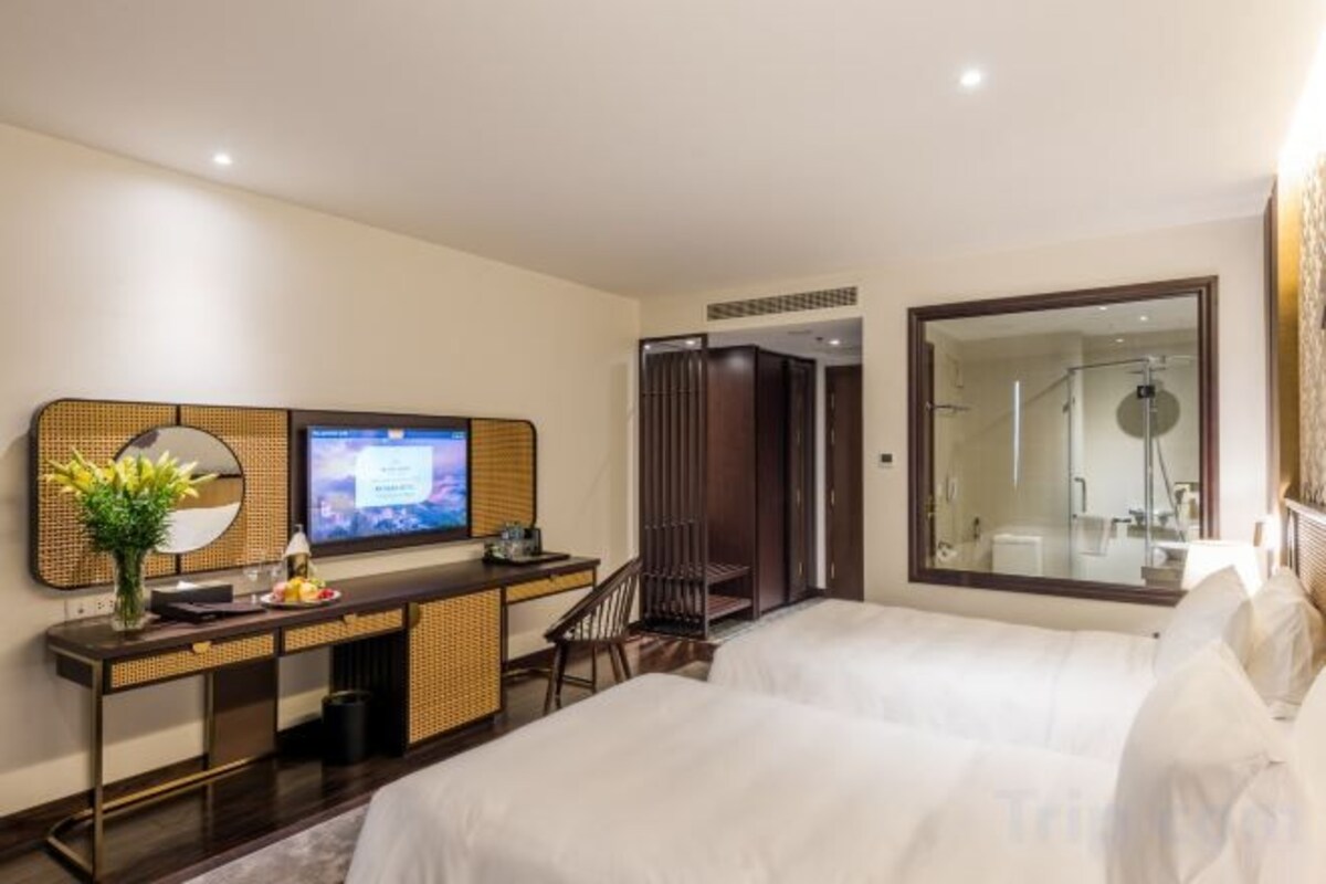 Premium bedding, minibar, in-room safe, soundproofing