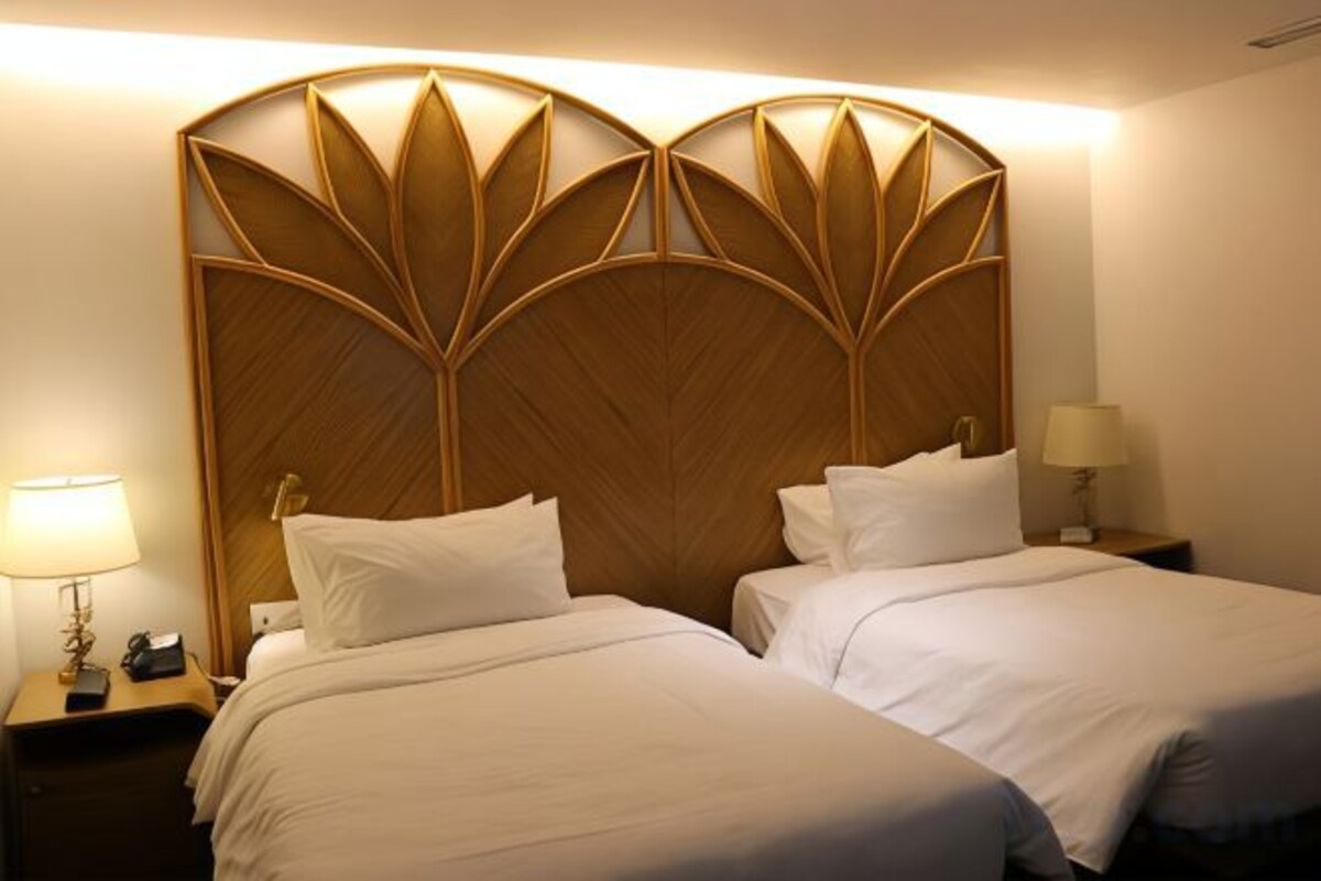 Premium bedding, minibar, in-room safe, soundproofing