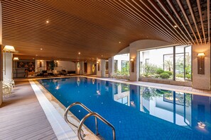 Indoor pool, outdoor pool - KK Sapa Hotel (Sa Pa)