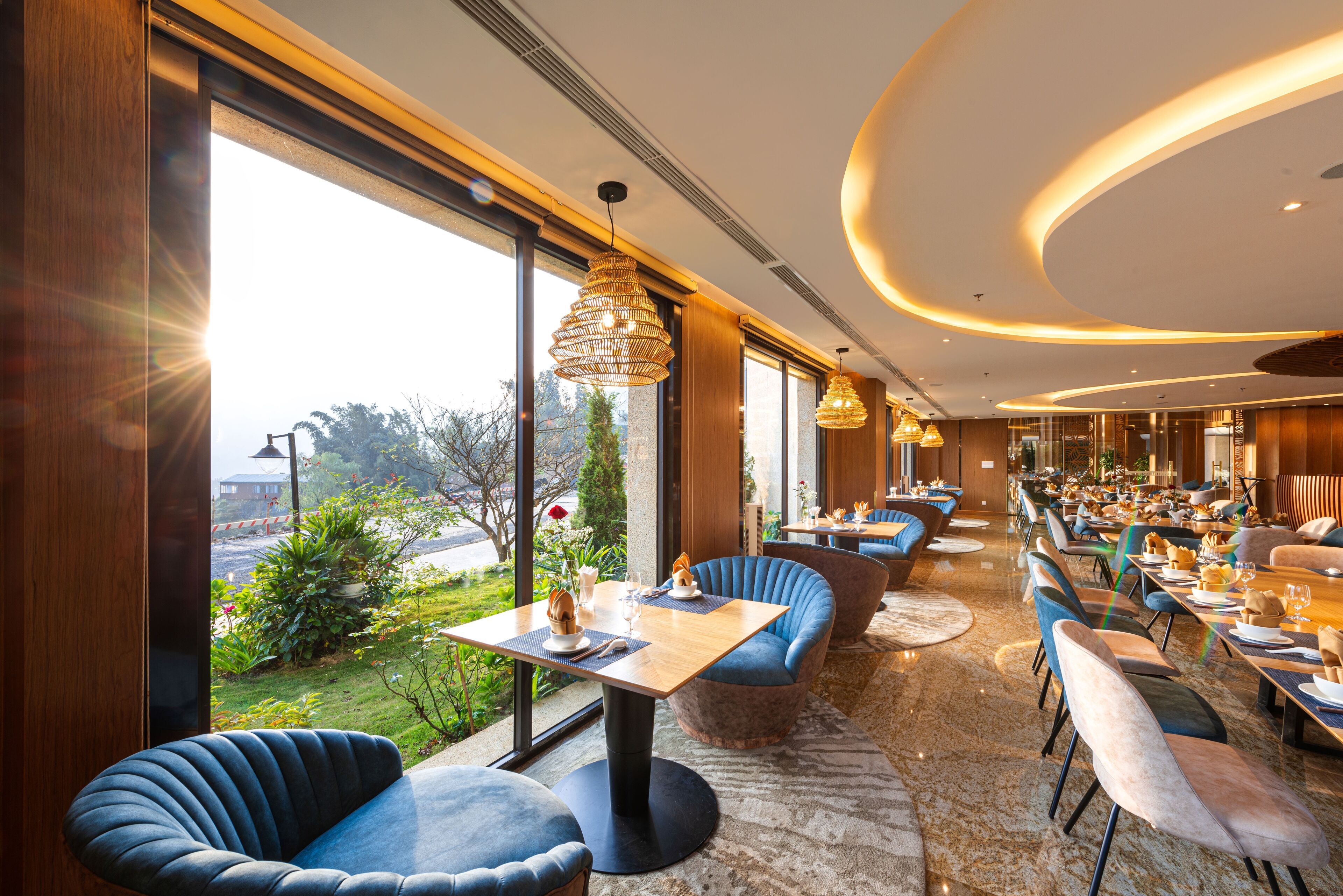 daily local cuisine breakfast (vnd 300000 per person)