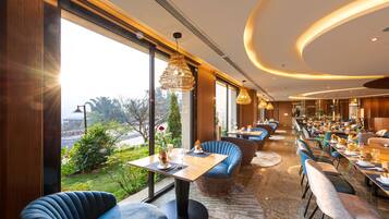 Daily local cuisine breakfast (VND 300000 per person)