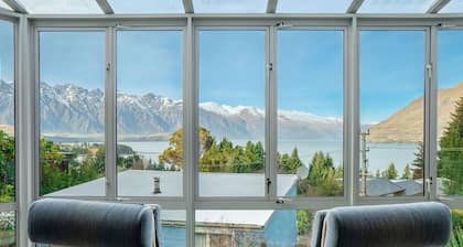 Perfect for 2-9 Guests with Spectacular Views Thompson Street Twin B
