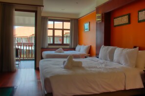 Skrivebord og ekstrasenger (mot et tillegg)