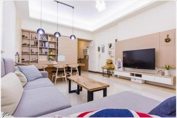 Flat-screen TV - White House (Taitung)