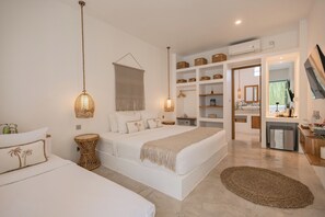 Deluxe Triple Room | Free WiFi, bed sheets - Seaesta Komodo Hotel & Hostel (Labuan Bajo)