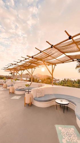 Seaesta Komodo Hotel & Hostel