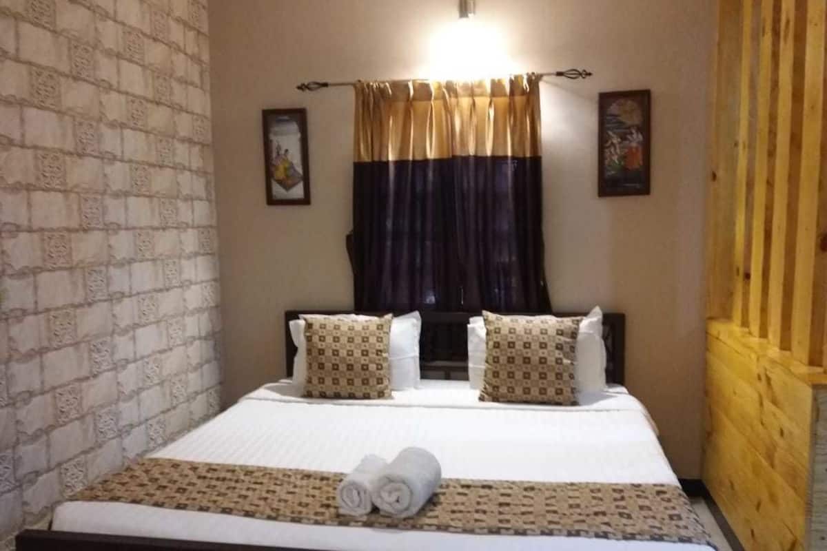 Cortinas blackout, wifi gratis y ropa de cama