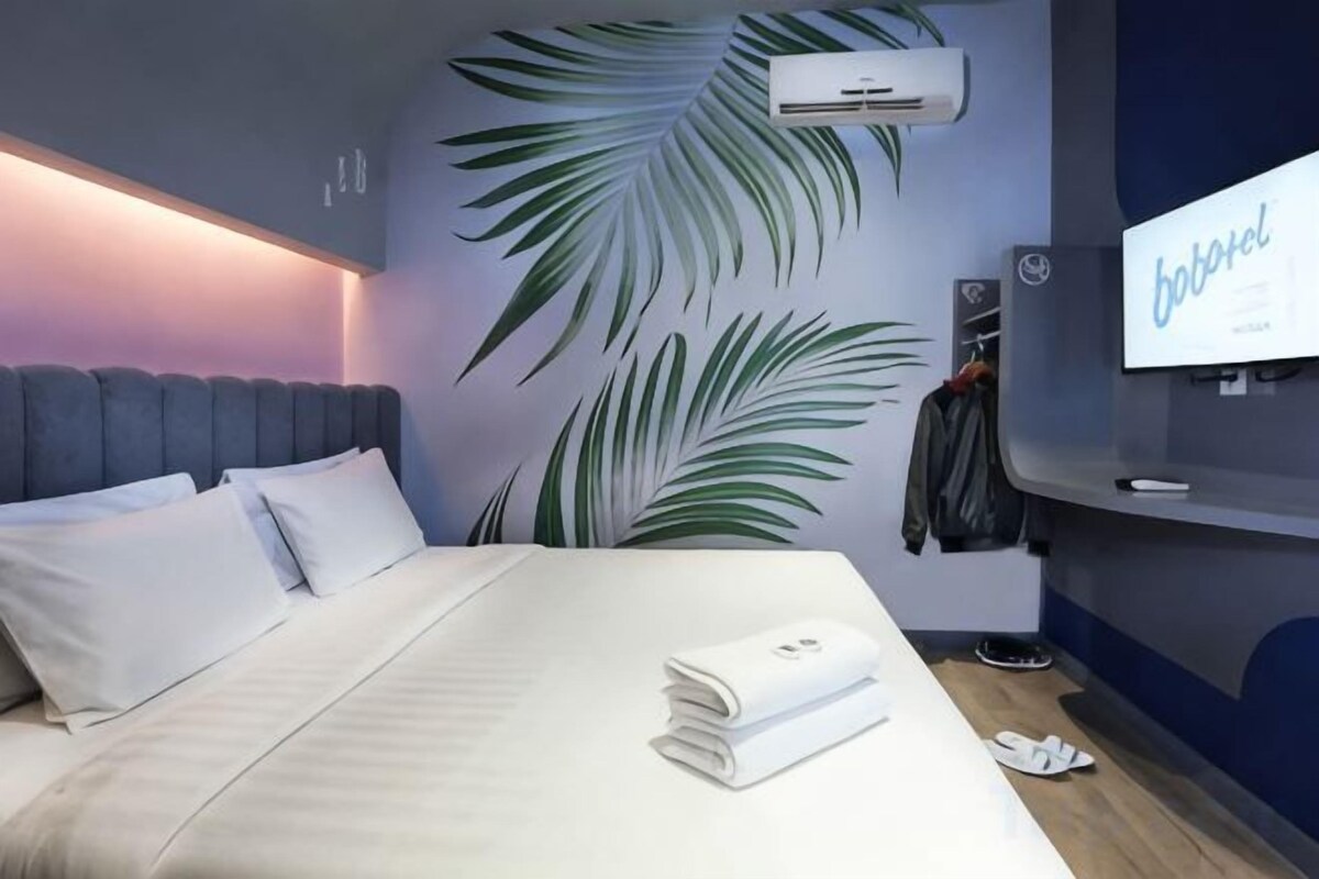 Desk, free WiFi, bed sheets