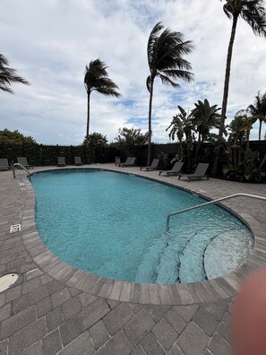 Et oppvarmet basseng