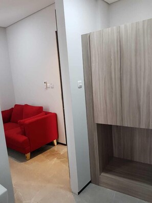 POD Business Double | Room amenity - POD House Pakubuwono - Hostel (Jakarta)
