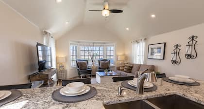 Luxurious Bungalow - Downtown Rapid City