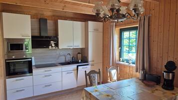 Réfrigérateur, micro-ondes, plaque de cuisson, lave-vaisselle
