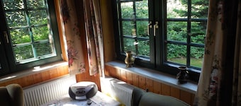 Cozy wooden cottage with Wi-Fi and feel-good atmosphere