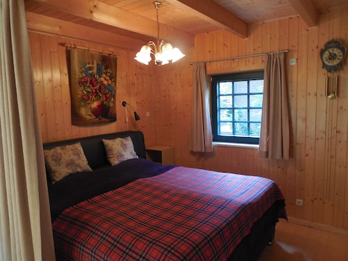 Cozy wooden cottage with Wi-Fi and feel-good atmosphere