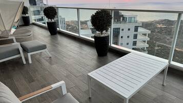 Exclusive Penthouse, 2 Bedrooms, Balcony, Sea View | Balcony view