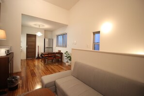 Chambre (Private Vacation, AG-1) | Coin séjour