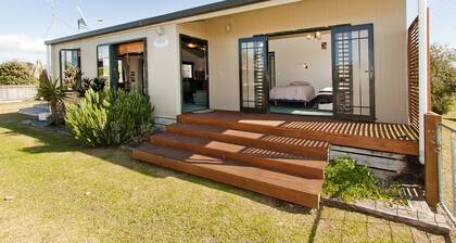 Korolevu Beach House - Whangamata Holiday Home