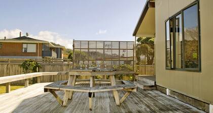 Korolevu Beach House - Whangamata Loma-asunto